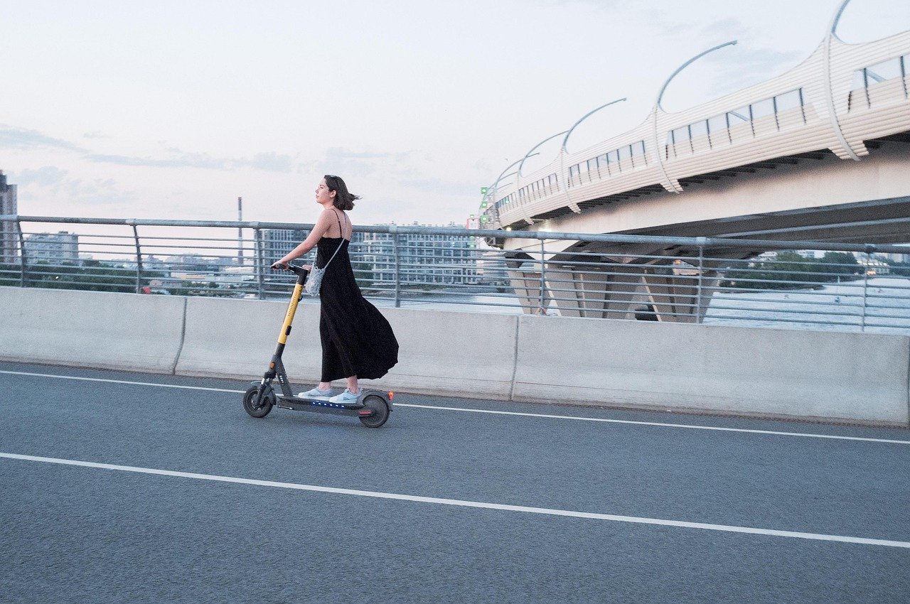 electric scooter best under 1 lakh
